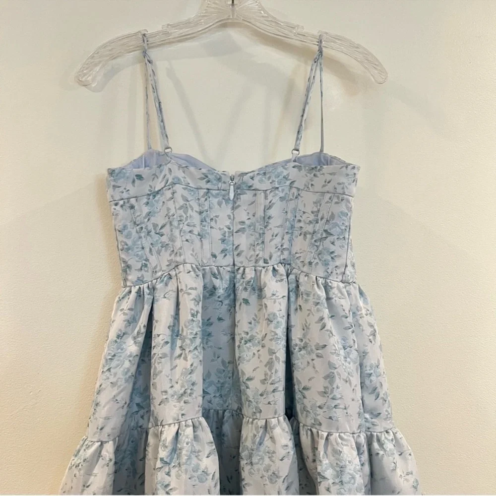 Maison Amory The Windsor Blue Floral Sweetheart Neckline Gown in Morning Dew M - Picture 9 of 10